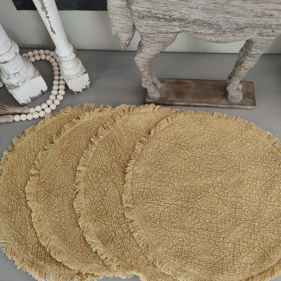 Shabby Chic 15" Round Mustard Raised Pattern Placemats - Set of 4 - Picture 1 of 9